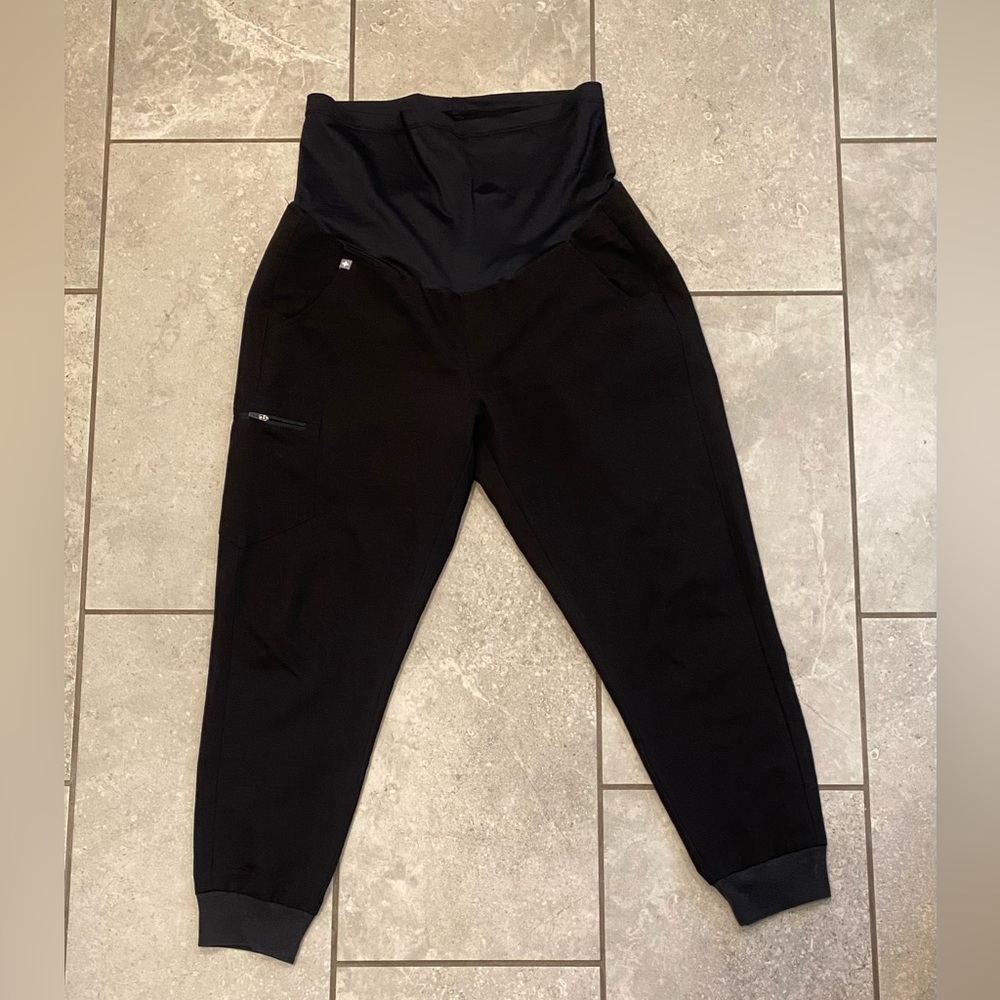 FIGS Women's Black Zamora Maternity - Petite Jogger Scrub Pants